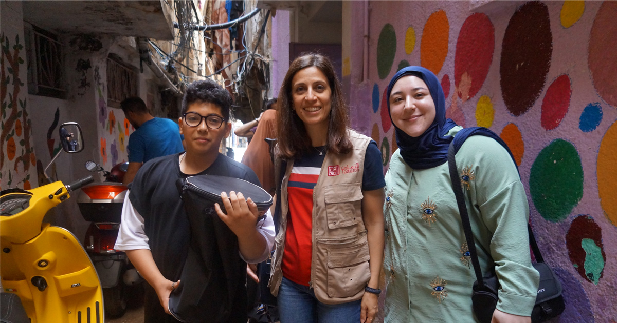 الطفل الذي اختار الإيقاع للعيش في المخيم وخارجه بنفس الوقت